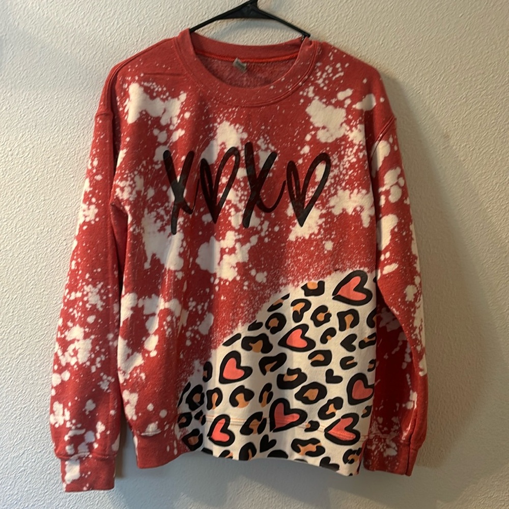 Gildan XOXO animal print and bleach splatter sweatshirt size small